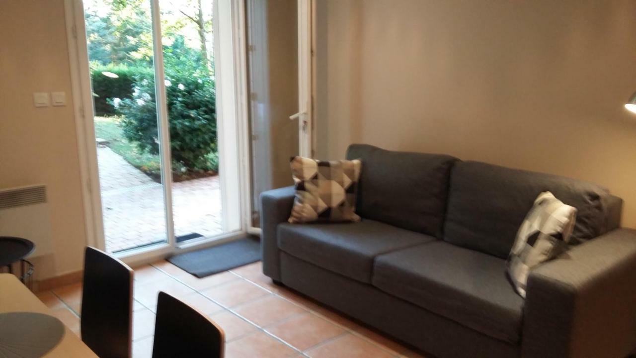 Appartement Dans Propriete Calme En Pleine Nature Charbonnieres-les-Bains Exterior photo